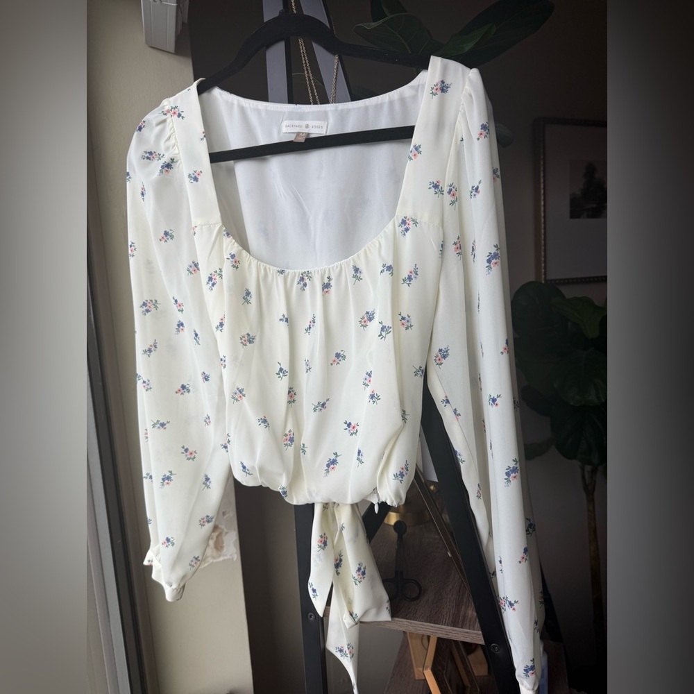 Backyard Roses Shelly Top Size Medium NWT - Picture 5 of 15